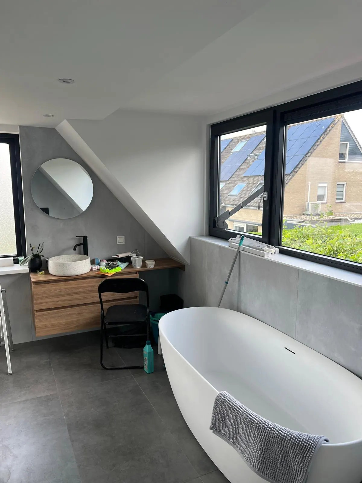 Badkamer met vrijstaand bad
